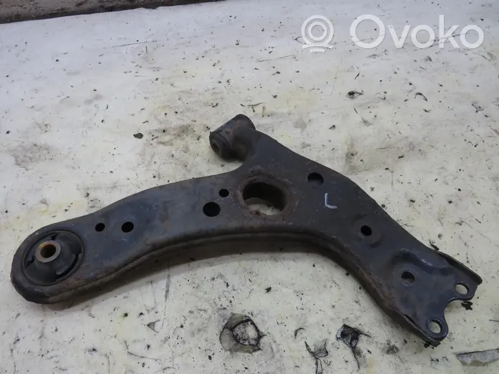 Toyota Avensis T270 Triangle bras de suspension inférieur avant 