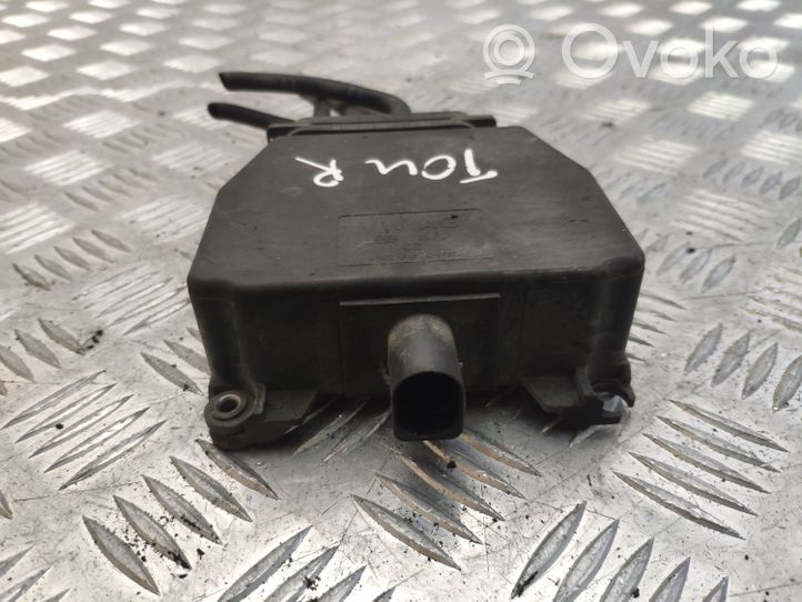 Volkswagen Touran I Turbo solenoid valve 03G131051H