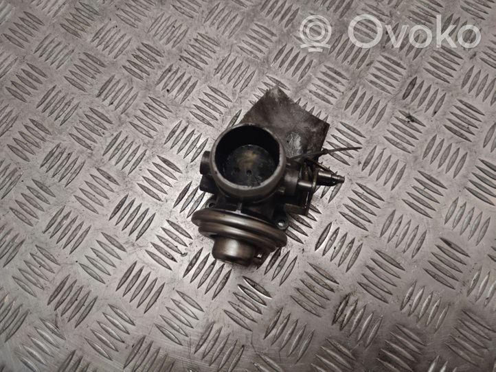 Volkswagen Golf IV Soupape vanne EGR 038131501E