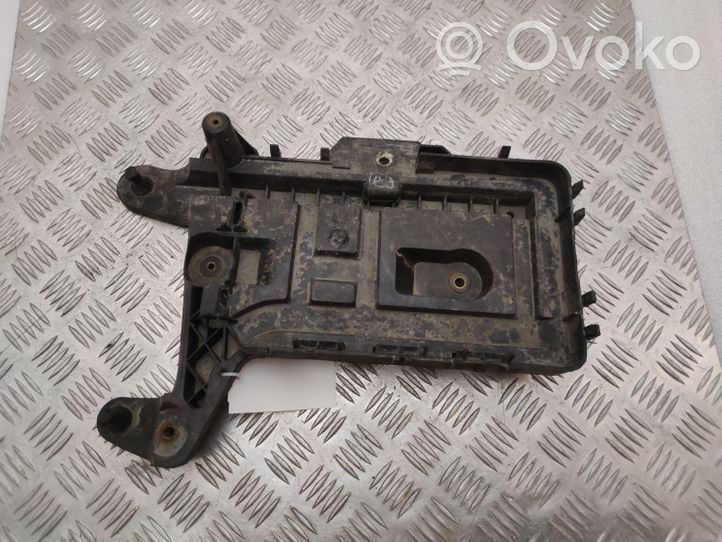 Volkswagen Golf Plus Boîte de batterie 1KM915333