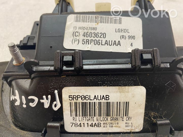 Chrysler Pacifica Takaluukun/tavaratilan luukun ulkokahva 5RP06LAUAA