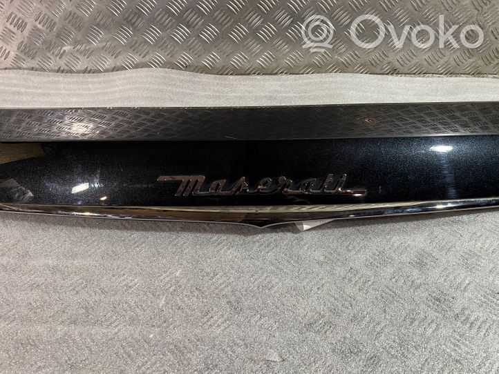 Maserati Levante Moldura de la puerta trasera 670042733