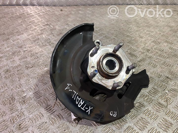 Nissan X-Trail T32 Front wheel hub 