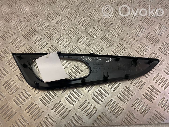 Nissan Qashqai Baguette moulure de porte arrière 82683HV51A