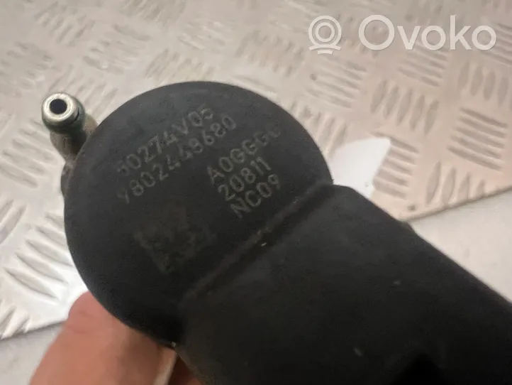 Volvo V40 Cross country Fuel injector 9802448680