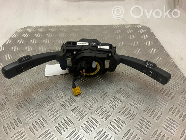 Volvo V40 Cross country Leva/interruttore dell’indicatore di direzione e tergicristallo 31343022