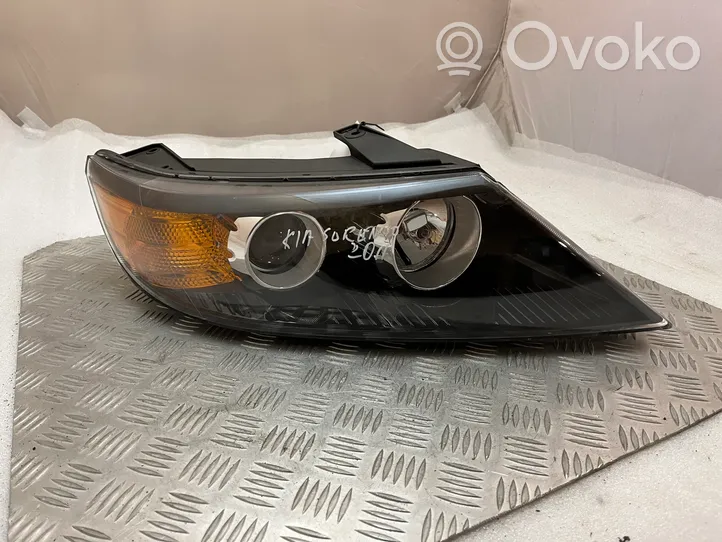 KIA Sorento Lampa przednia 921022P150