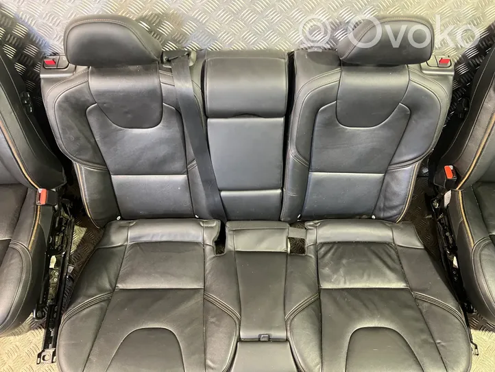 Volvo V40 Cross country Seat set 