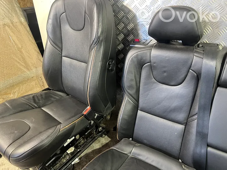 Volvo V40 Cross country Seat set 