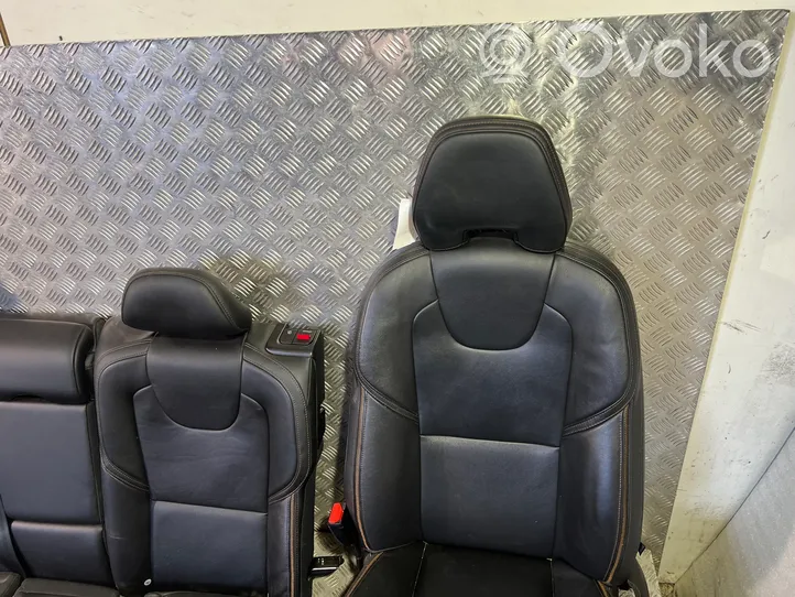 Volvo V40 Cross country Seat set 