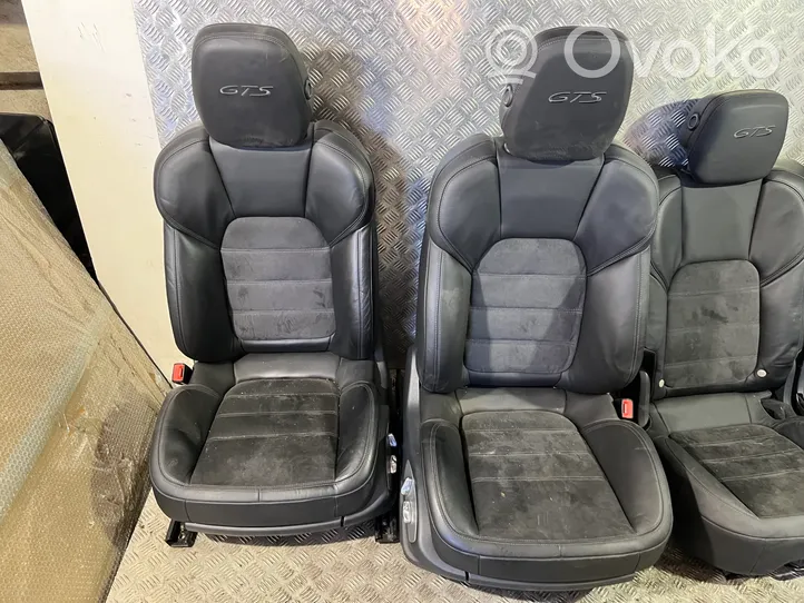 Porsche Cayenne (92A) Set sedili 