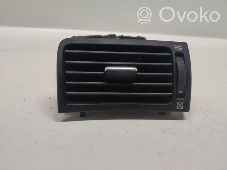 Toyota Avensis T250 Griglia di ventilazione posteriore 