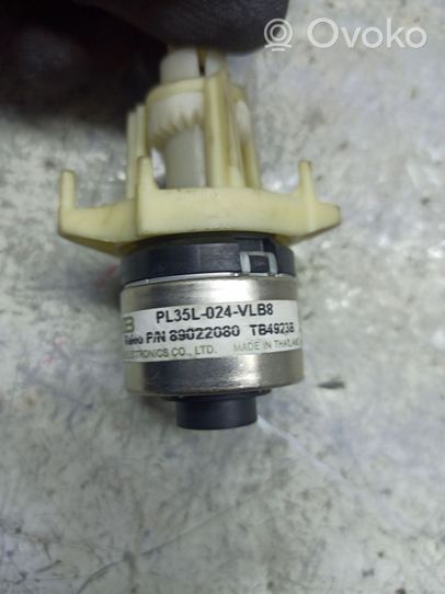 Volkswagen Touareg I Motor de ajuste de nivel del faro delantero 89022080