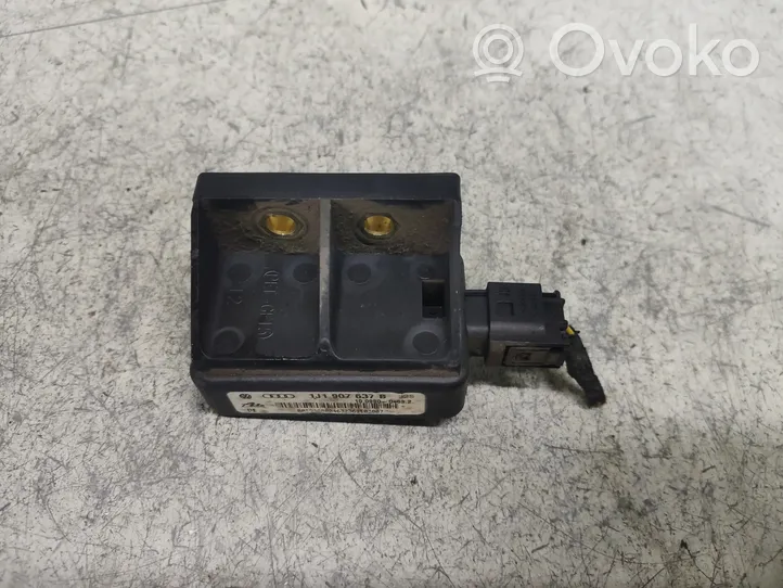 Volkswagen Golf IV ESP (elektroniskās stabilitātes programmas) sensors (paātrinājuma sensors) 1J1907637B