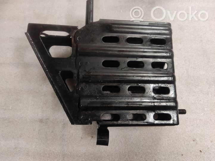 Mitsubishi Outlander Radiator mount bracket 