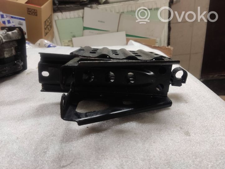 Mitsubishi Outlander Radiator mount bracket 