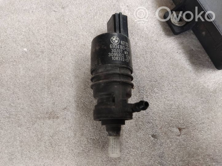 BMW 7 F01 F02 F03 F04 Windscreen/windshield washer pump 6934160