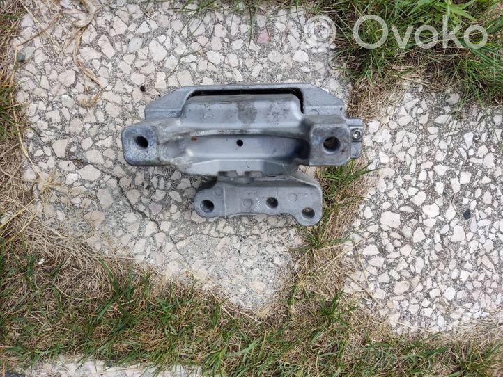 Hyundai Santa Fe Engine mount bracket 