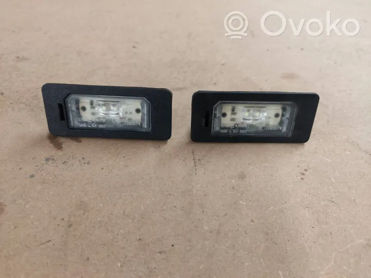 BMW X5 E70 Lampa oświetlenia tylnej tablicy rejestracyjnej 65201