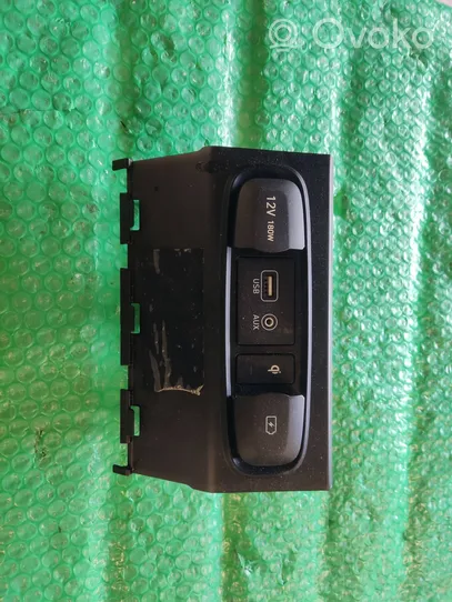 Hyundai Santa Fe USB-pistokeliitin 96120S1100