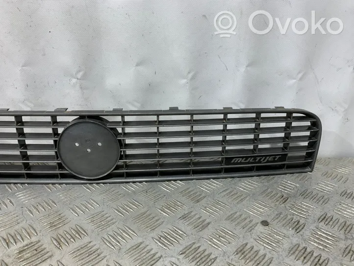 Fiat Grande Punto Grille de calandre avant 735335775