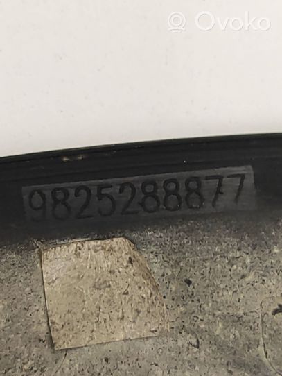 Peugeot 5008 II Listwa błotnika przedniego 9825288877