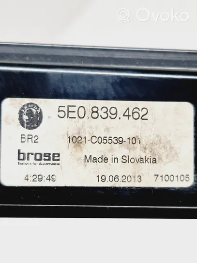 Skoda Octavia Mk3 (5E) Alzacristalli della portiera posteriore con motorino 5E0839462