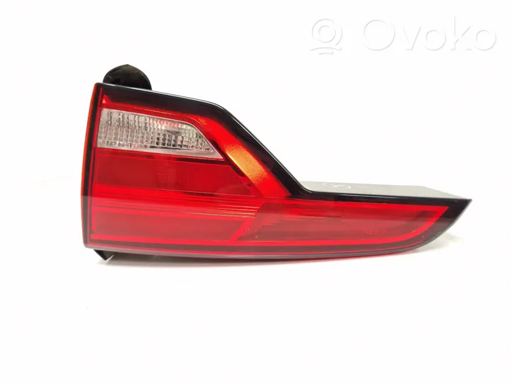 Audi A4 S4 B9 Lampy tylnej klapy bagażnika 8W9945076