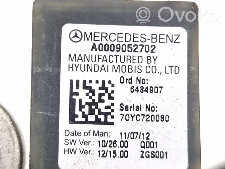 Mercedes-Benz CLS C218 X218 Cavo negativo messa a terra (batteria) A0009052702