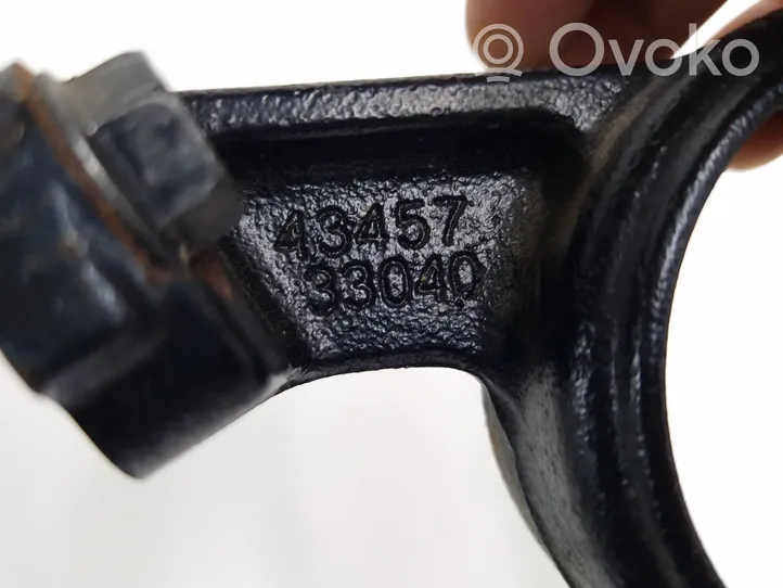 Toyota RAV 4 (XA40) Vetoakselin tukilaakerin kiinnike 4345733040