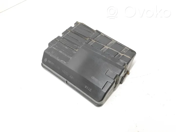 Citroen C4 II Dangtelis saugiklių dėžės 9672188380