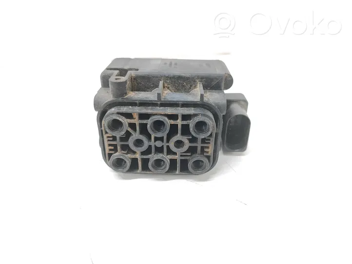 Audi A6 Allroad C6 Blocco valvola della sospensione pneumatica 4F0616013