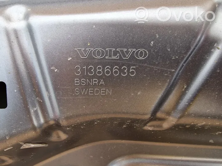 Volvo S90, V90 Konepelti 