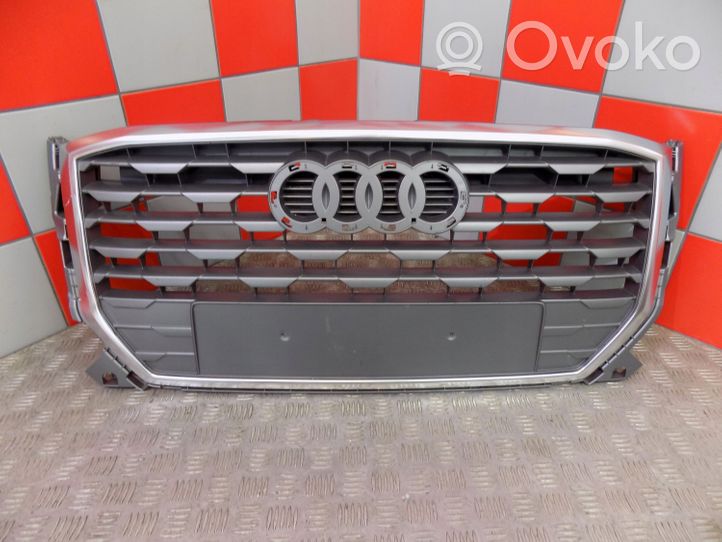 Audi Q2 - Rejilla superior del radiador del parachoques delantero 81A853651