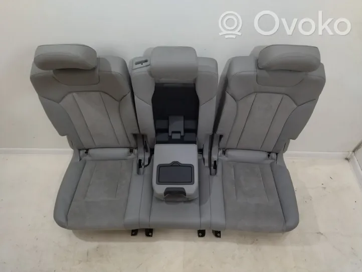 Audi Q7 4M Second row seats 