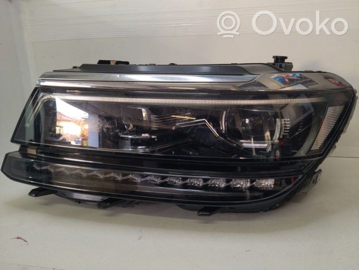 Volkswagen Tiguan Lampa przednia 5NB941081