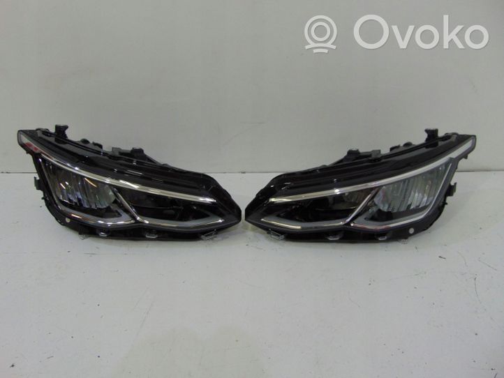 Volkswagen Golf VIII Lot de 2 lampes frontales / phare 5H1941005