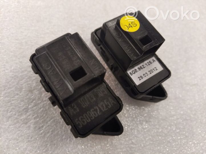 Volkswagen Golf VII Central locking switch button 5G0962125A