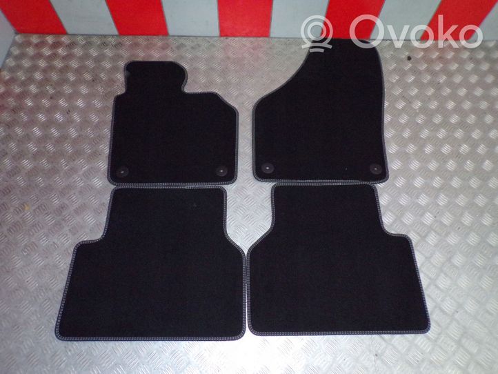 Volkswagen Tiguan Kit tapis de sol auto 5N2863011C