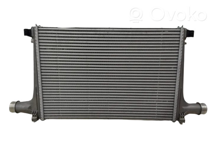 Audi Q8 Chłodnica powietrza doładowującego / Intercooler 4M0145805J