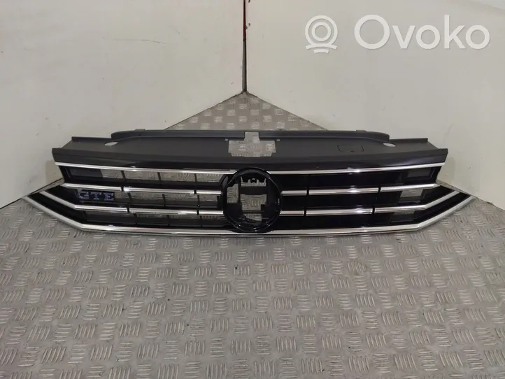 Volkswagen PASSAT B8 Front bumper upper radiator grill 3G0853651CF