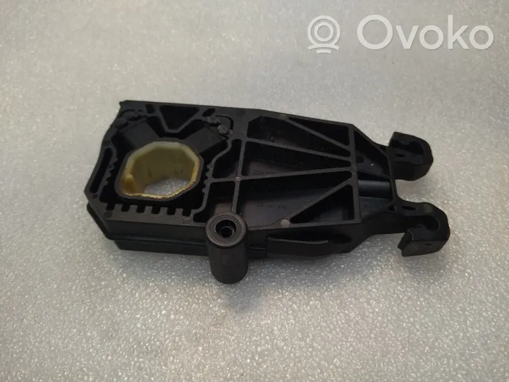 Volkswagen Golf VII Fixation de radiateur 5WA121367