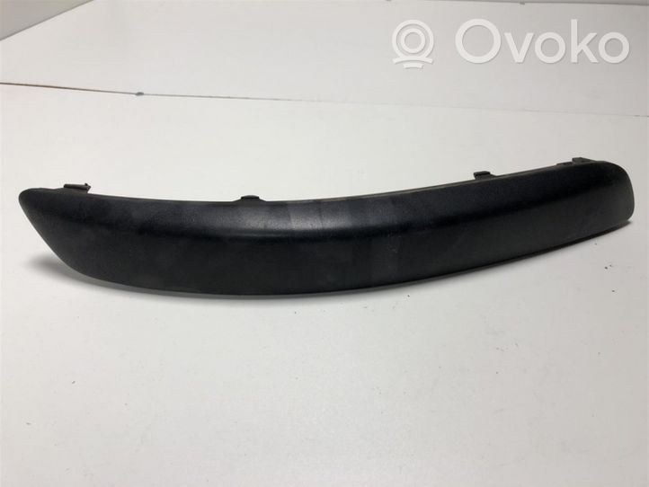 Volkswagen Golf V Moulure de pare-chocs avant 1K0807718