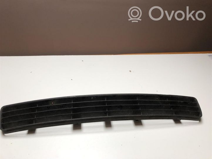 Audi A4 S4 B5 8D Grille inférieure de pare-chocs avant 8D0807683