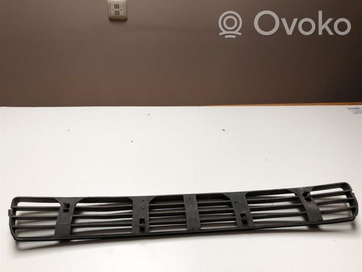 Audi A4 S4 B5 8D Grille inférieure de pare-chocs avant 8D0807683