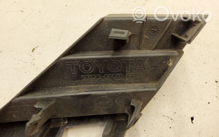 Toyota Verso Grille calandre supérieure de pare-chocs avant 531230F010
