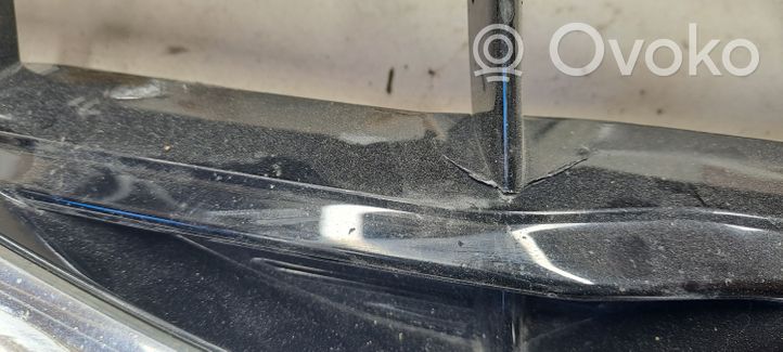 Volvo V40 Etupuskurin ylempi jäähdytinsäleikkö 31283764