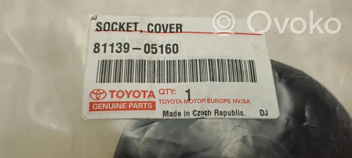 Toyota Avensis T250 Deckel Abdeckung Scheinwerfer 8113905160