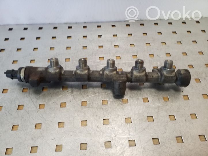 Opel Vivaro Kraftstoffverteiler Einspritzleiste Verteilerrohr 0445214251