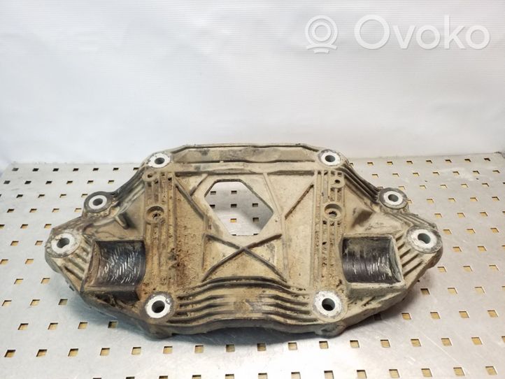 Volvo XC70 Rear differential/diff mount bracket 30639931